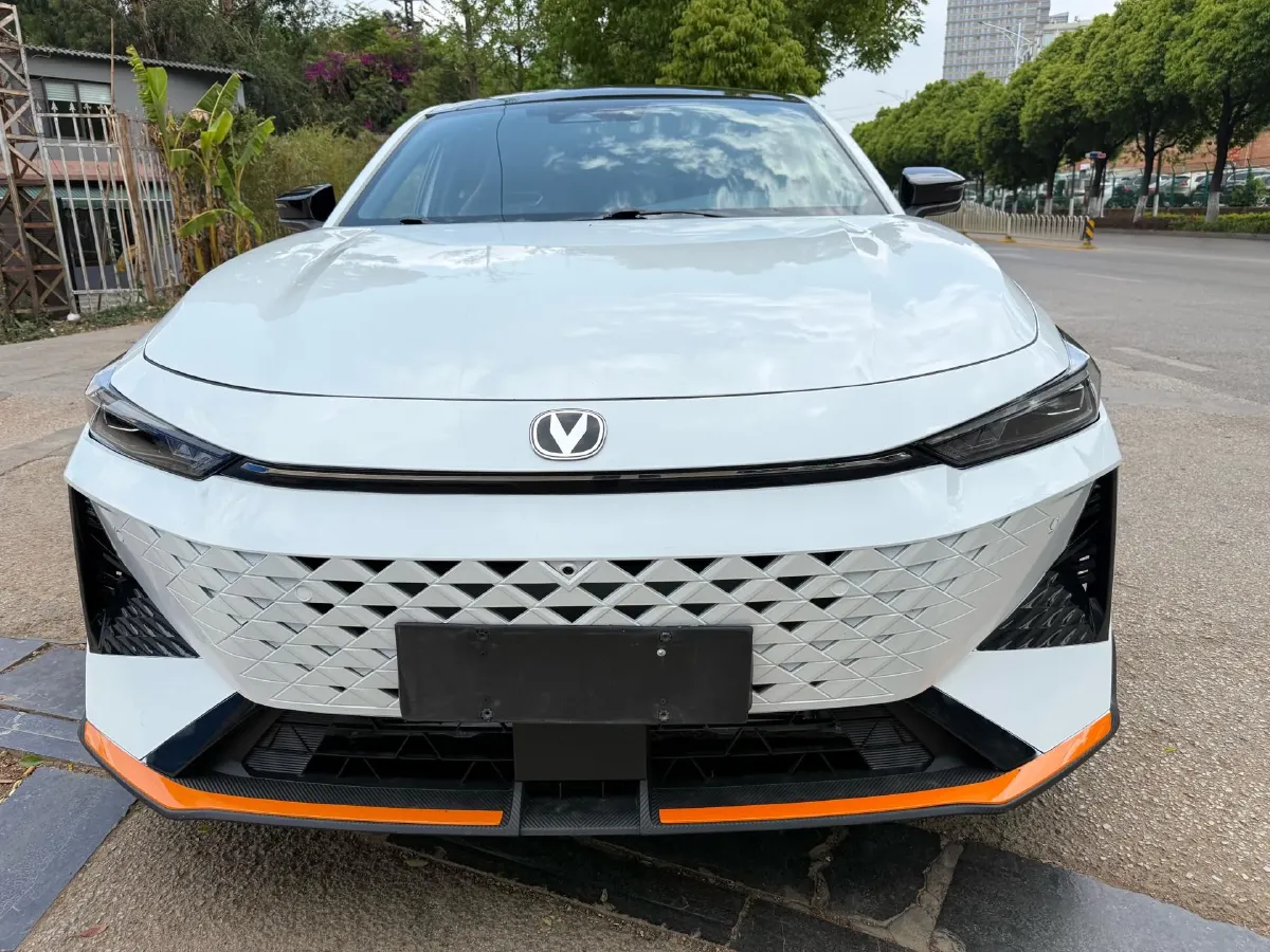 2024 ChangAn UNI-V 1.5T 188HP L4 7DCT,autocango,china used car exporter,china ev exporter,chinese used car exporter,chinese used ev exporter