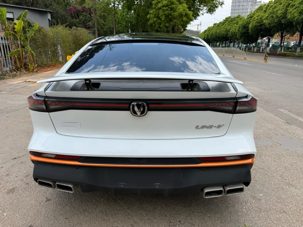 2024 ChangAn UNI-V 1.5T 188HP L4 7DCT,autocango,china used car exporter,china ev exporter,chinese used car exporter,chinese used ev exporter