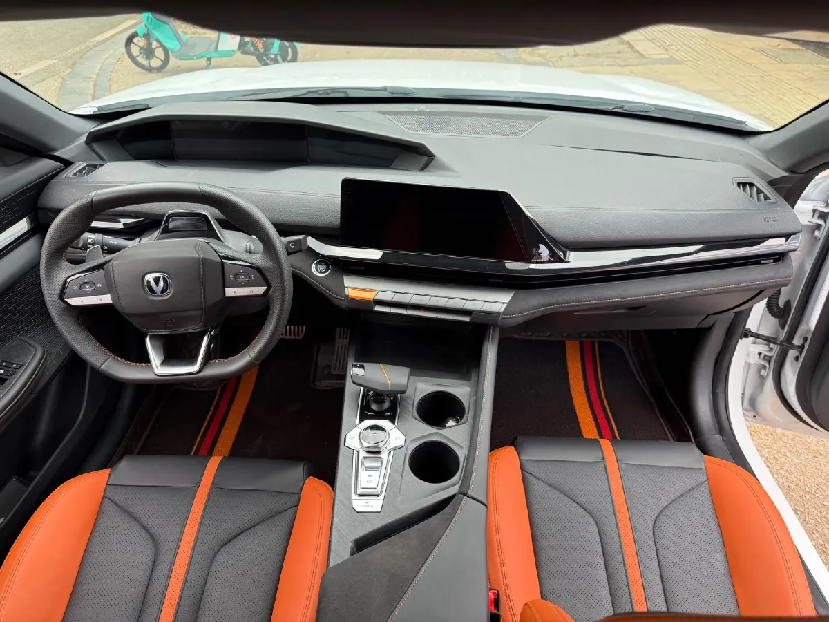 2024 ChangAn UNI-V 1.5T 188HP L4 7DCT,autocango,china used car exporter,china ev exporter,chinese used car exporter,chinese used ev exporter