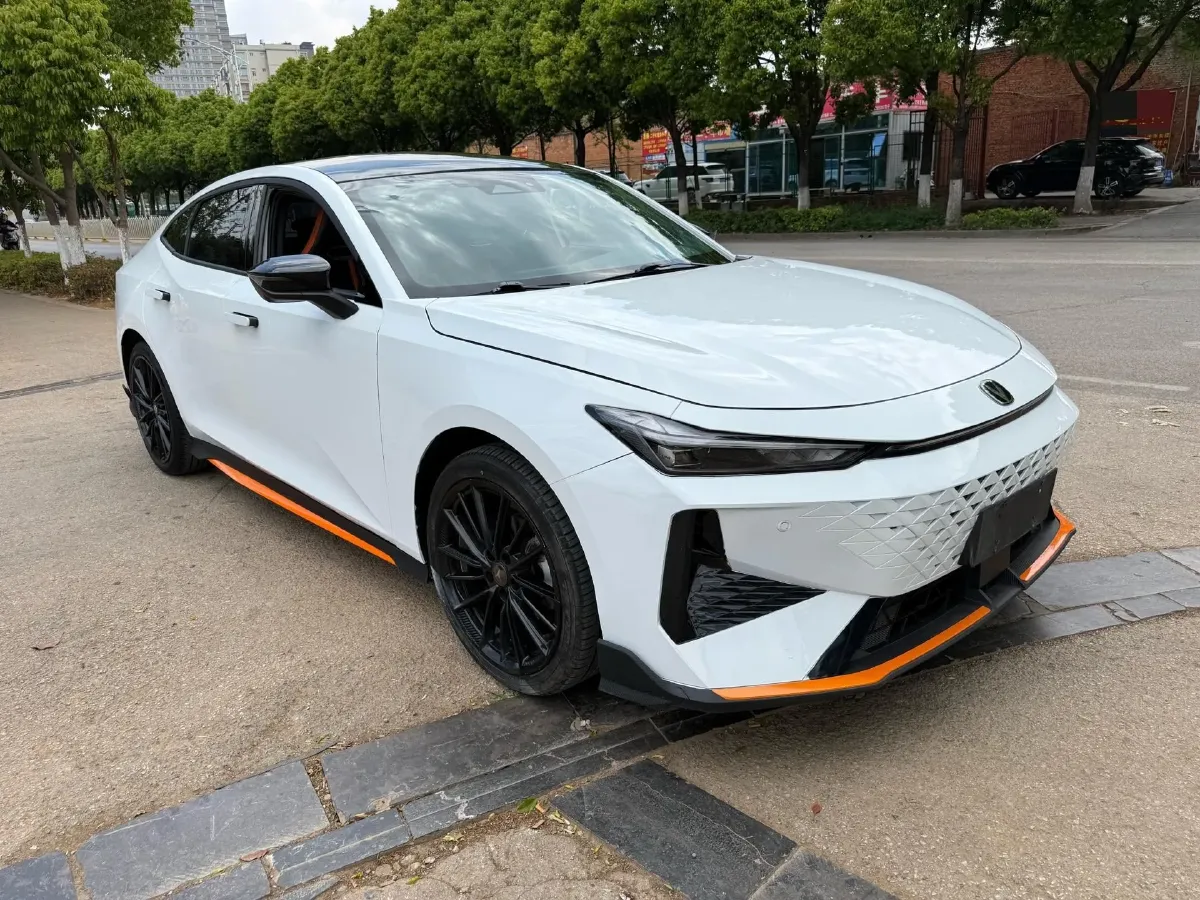 2024 ChangAn UNI-V 1.5T 188HP L4 7DCT,autocango,china used car exporter,china ev exporter,chinese used car exporter,chinese used ev exporter