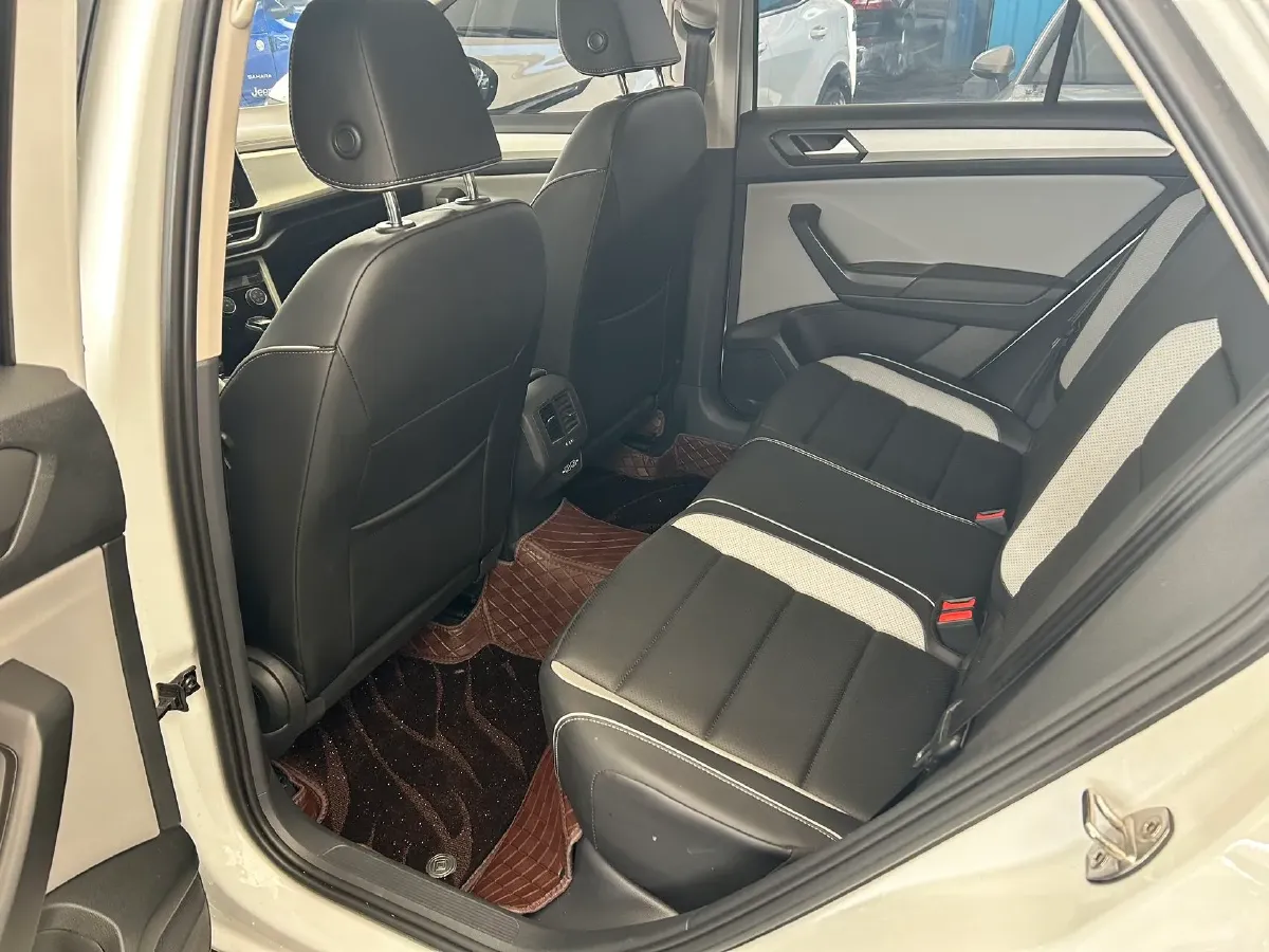 2025 Volkswagen T-Roc 1.4T 150HP L4 7DCT,autocango,china used car exporter,china ev exporter,chinese used car exporter,chinese used ev exporter