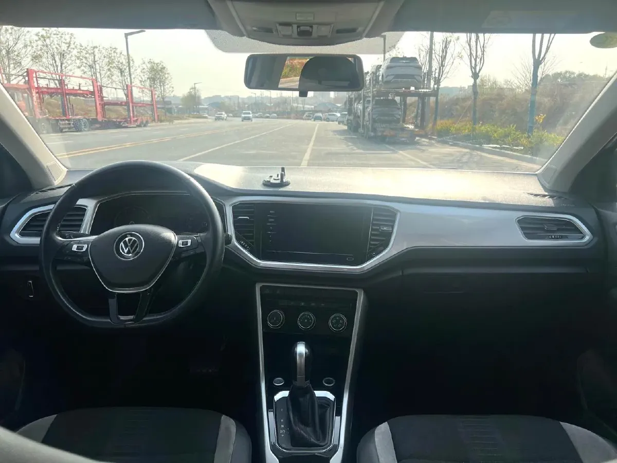 2022 Volkswagen T-Roc 1.4T 150HP L4 7DCT,autocango,china used car exporter,china ev exporter,chinese used car exporter,chinese used ev exporter