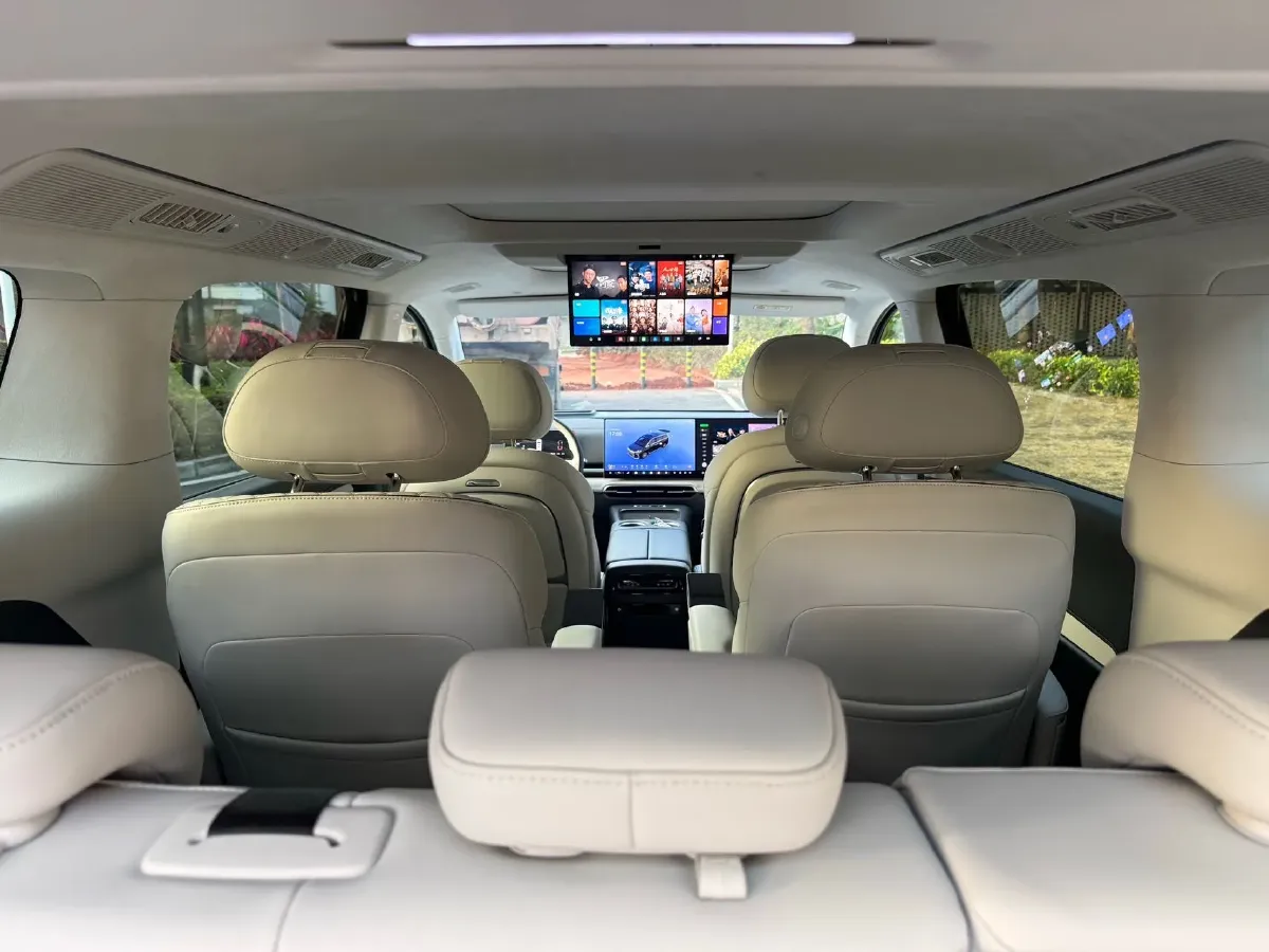 2025 Voyah Dream 1.5T 150HP L4 PHEV 41.7KWH,autocango,china used car exporter,china ev exporter,chinese used car exporter,chinese used ev exporter