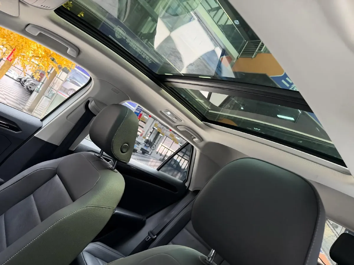 2022 Volkswagen T-Roc 1.4T 150HP L4 7DCT,autocango,china used car exporter,china ev exporter,chinese used car exporter,chinese used ev exporter