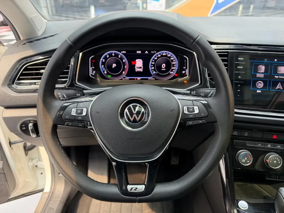 2022 Volkswagen T-Roc 1.4T 150HP L4 7DCT,autocango,china used car exporter,china ev exporter,chinese used car exporter,chinese used ev exporter