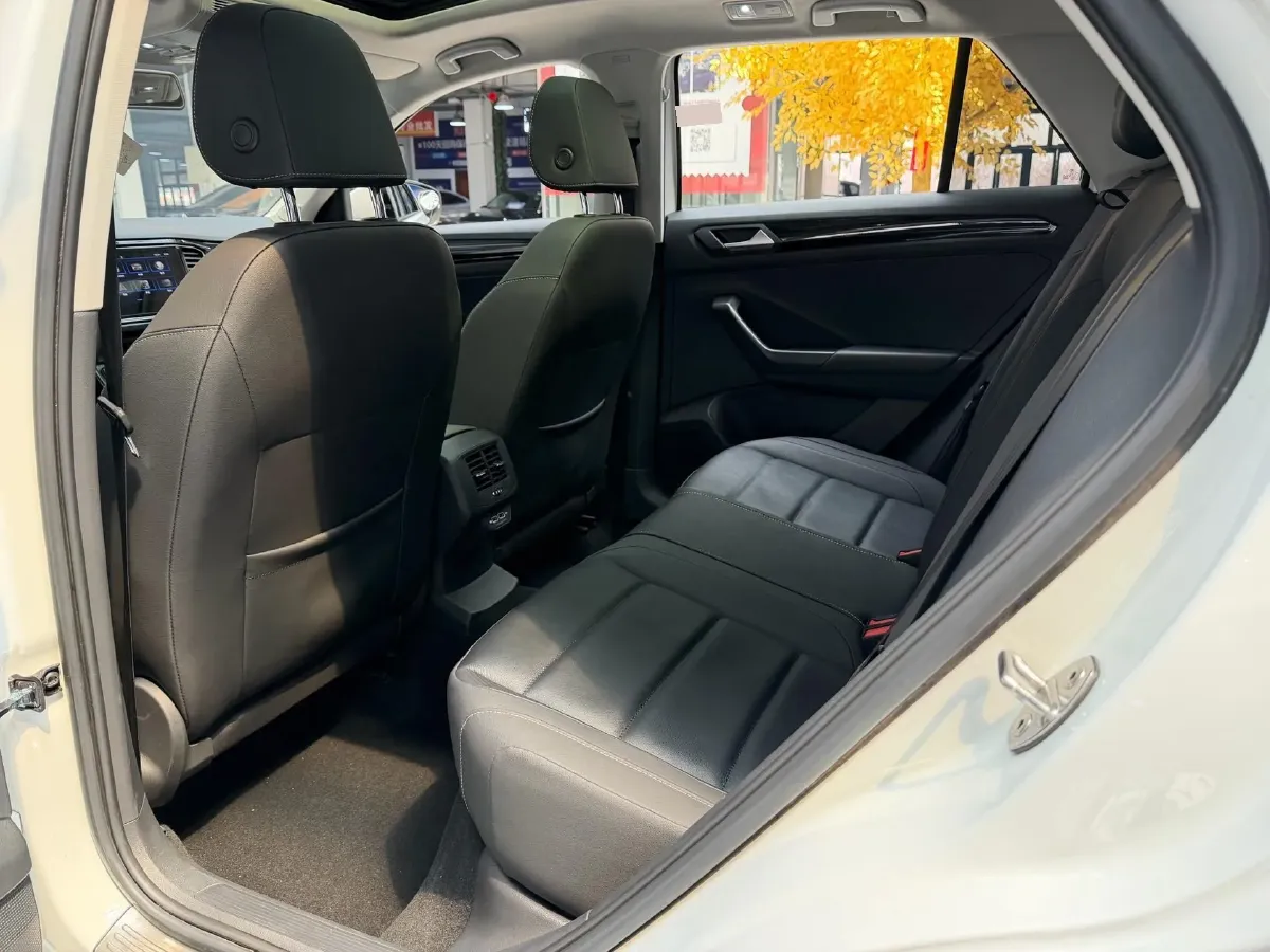 2022 Volkswagen T-Roc 1.4T 150HP L4 7DCT,autocango,china used car exporter,china ev exporter,chinese used car exporter,chinese used ev exporter