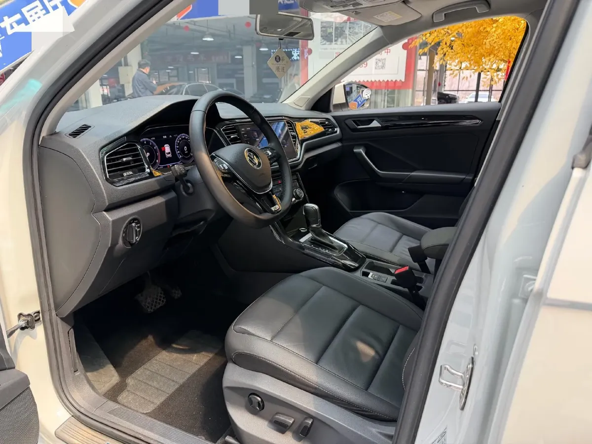 2022 Volkswagen T-Roc 1.4T 150HP L4 7DCT,autocango,china used car exporter,china ev exporter,chinese used car exporter,chinese used ev exporter