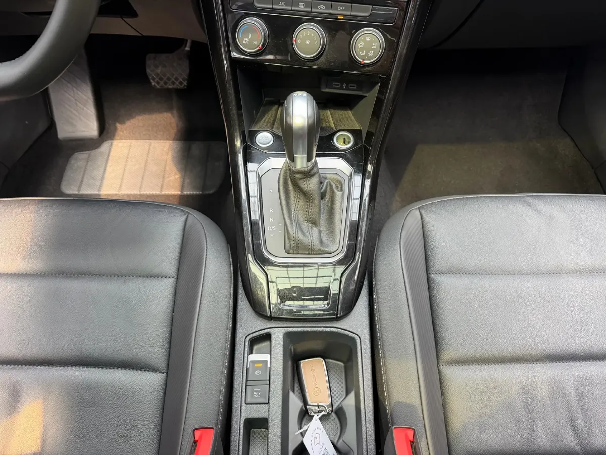 2022 Volkswagen T-Roc 1.4T 150HP L4 7DCT,autocango,china used car exporter,china ev exporter,chinese used car exporter,chinese used ev exporter