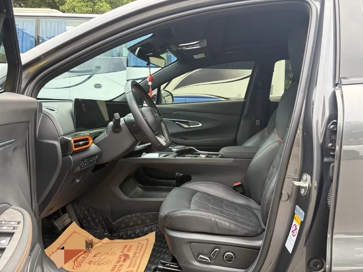 2022 ChangAn UNI-T 1.5T 188HP L4 7DCT,autocango,china used car exporter,china ev exporter,chinese used car exporter,chinese used ev exporter