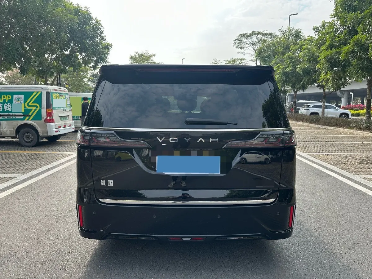 2025 Voyah Dream 1.5T 150HP L4 PHEV 41.7KWH,autocango,china used car exporter,china ev exporter,chinese used car exporter,chinese used ev exporter