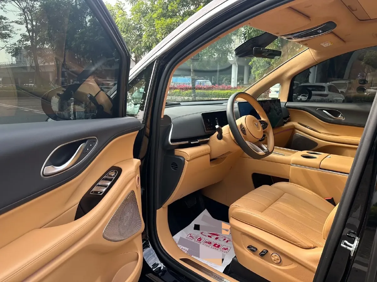 2025 Voyah Dream 1.5T 150HP L4 PHEV 41.7KWH,autocango,china used car exporter,china ev exporter,chinese used car exporter,chinese used ev exporter