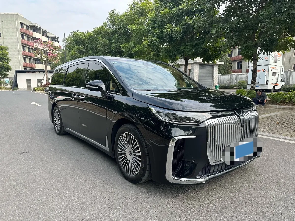 2025 Voyah Dream 1.5T 150HP L4 PHEV 41.7KWH,autocango,china used car exporter,china ev exporter,chinese used car exporter,chinese used ev exporter
