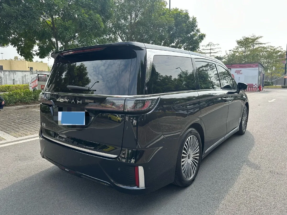 2025 Voyah Dream 1.5T 150HP L4 PHEV 41.7KWH,autocango,china used car exporter,china ev exporter,chinese used car exporter,chinese used ev exporter