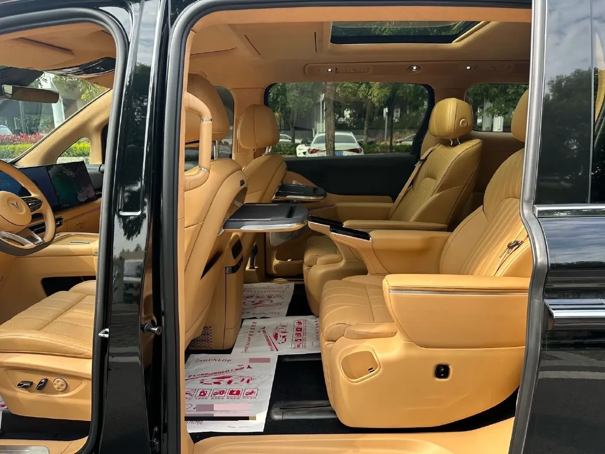 2025 Voyah Dream 1.5T 150HP L4 PHEV 41.7KWH,autocango,china used car exporter,china ev exporter,chinese used car exporter,chinese used ev exporter