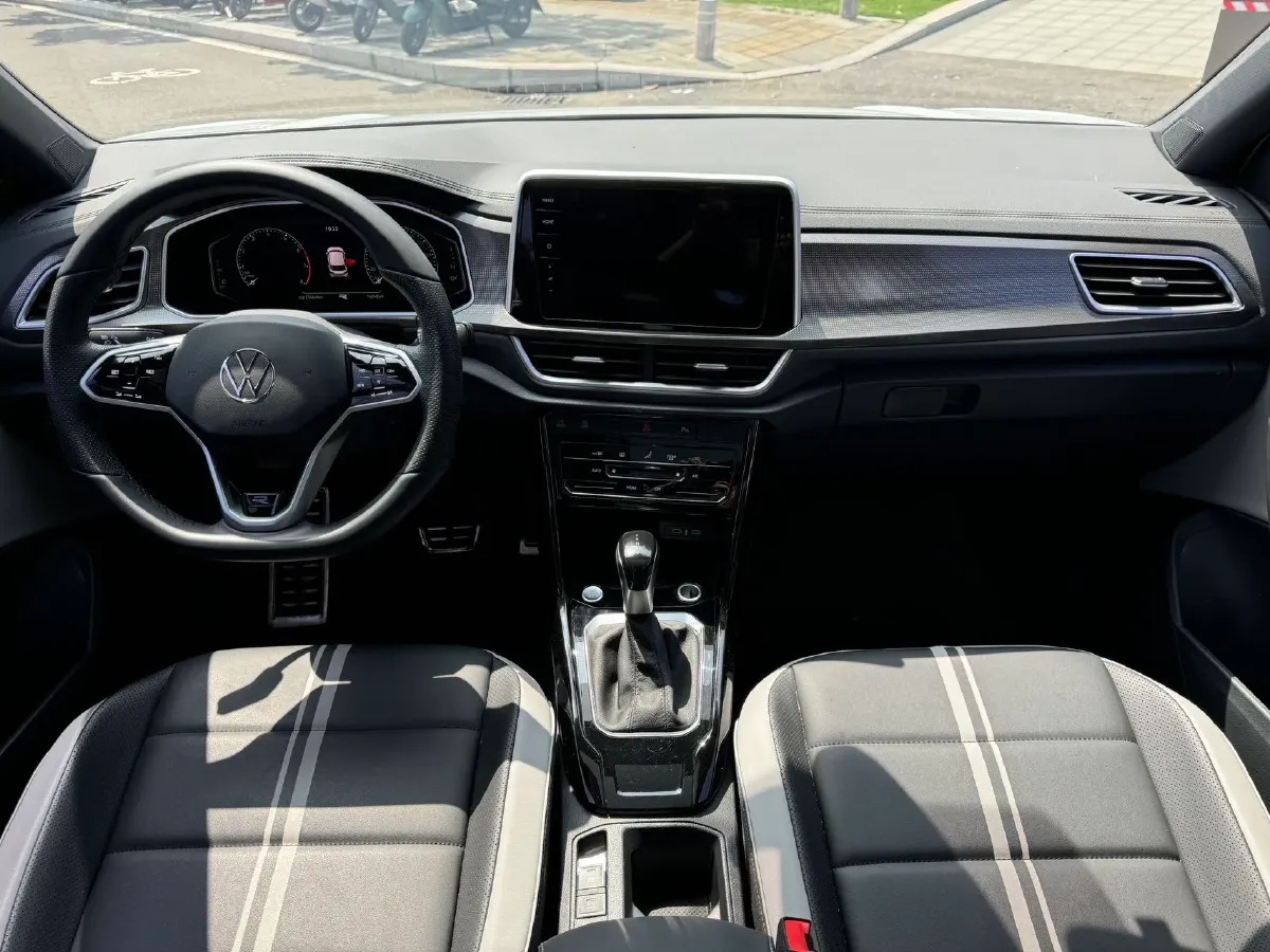 2025 Volkswagen T-Roc 1.5T 160HP L4 7DCT,autocango,china used car exporter,china ev exporter,chinese used car exporter,chinese used ev exporter