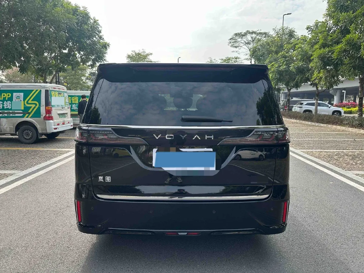 2025 Voyah Dream 1.5T 150HP L4 PHEV 41.7KWH,autocango,china used car exporter,china ev exporter,chinese used car exporter,chinese used ev exporter