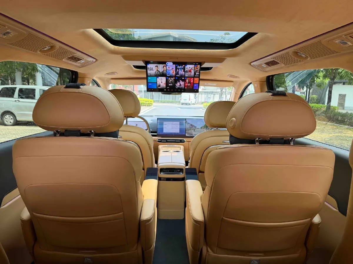 2025 Voyah Dream 1.5T 150HP L4 PHEV 41.7KWH,autocango,china used car exporter,china ev exporter,chinese used car exporter,chinese used ev exporter