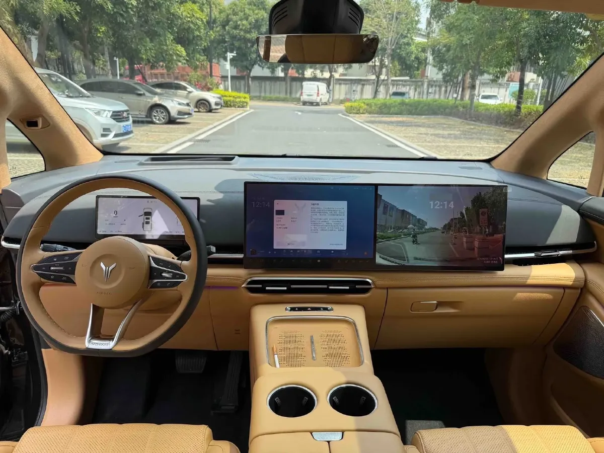 2025 Voyah Dream 1.5T 150HP L4 PHEV 41.7KWH,autocango,china used car exporter,china ev exporter,chinese used car exporter,chinese used ev exporter