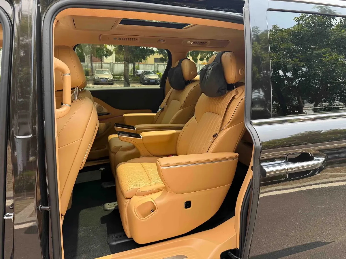 2025 Voyah Dream 1.5T 150HP L4 PHEV 41.7KWH,autocango,china used car exporter,china ev exporter,chinese used car exporter,chinese used ev exporter