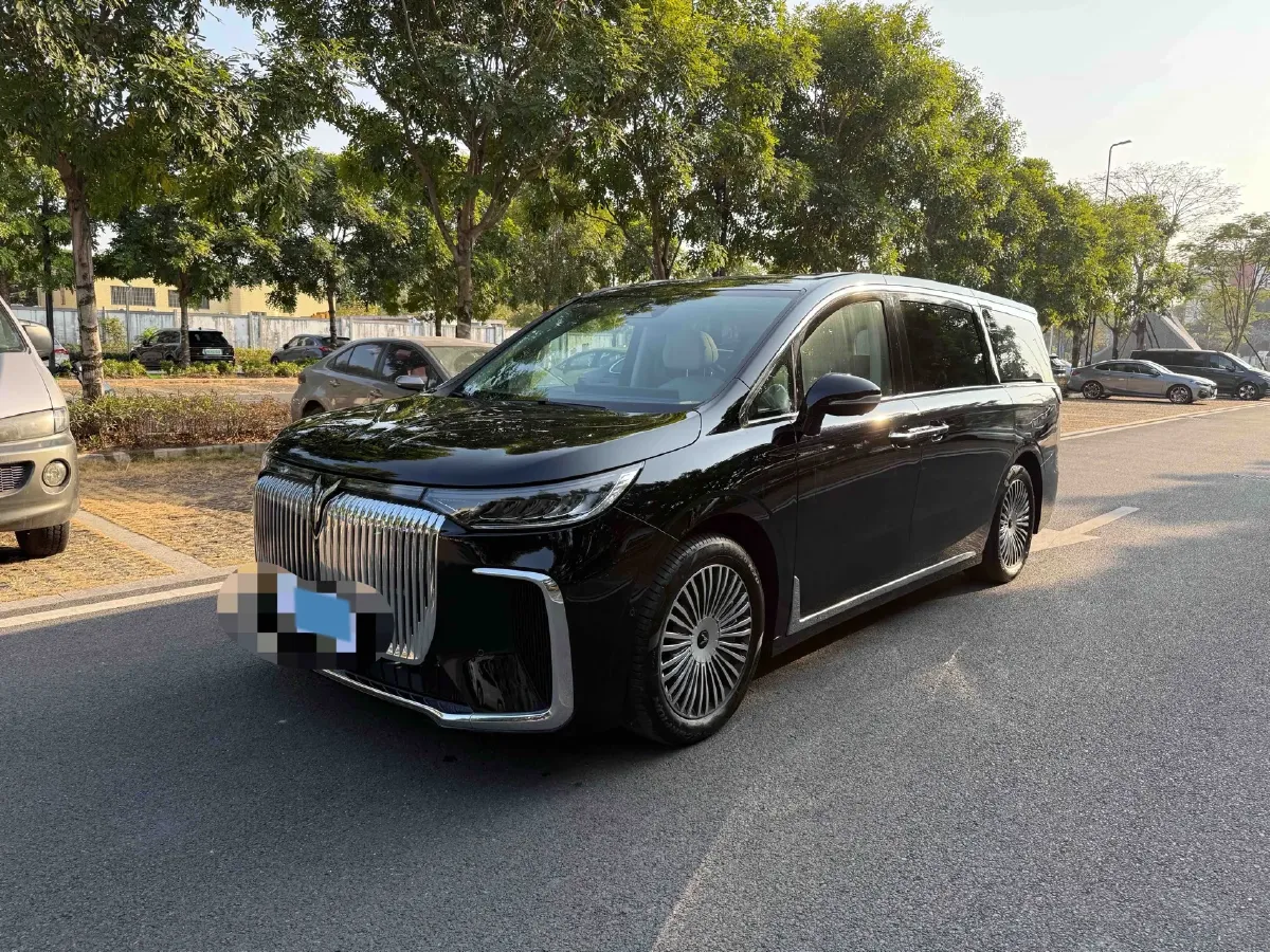 2025 Voyah Dream 1.5T 150HP L4 PHEV 41.7KWH,autocango,china used car exporter,china ev exporter,chinese used car exporter,chinese used ev exporter