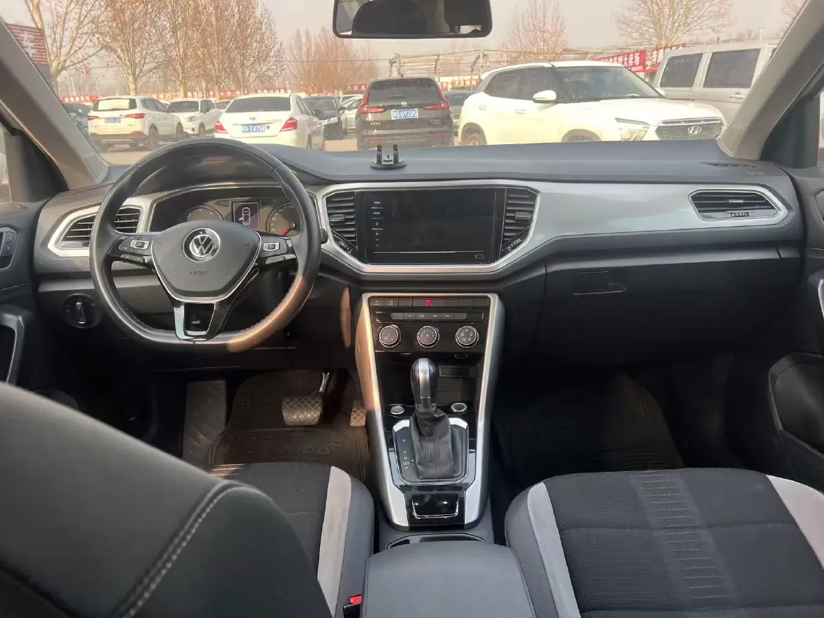 2022 Volkswagen T-Roc 1.4T 150HP L4 7DCT,autocango,china used car exporter,china ev exporter,chinese used car exporter,chinese used ev exporter