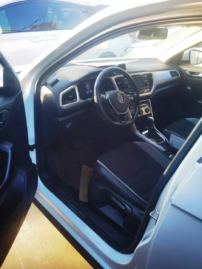 2022 Volkswagen T-Roc 1.4T 150HP L4 7DCT,autocango,china used car exporter,china ev exporter,chinese used car exporter,chinese used ev exporter