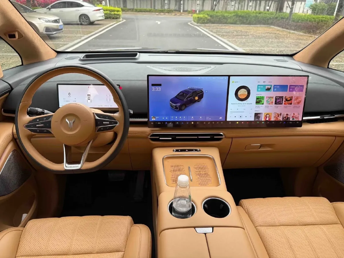 2025 Voyah Dream 1.5T 150HP L4 PHEV 41.7KWH,autocango,china used car exporter,china ev exporter,chinese used car exporter,chinese used ev exporter