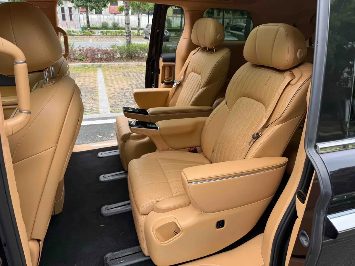2025 Voyah Dream 1.5T 150HP L4 PHEV 41.7KWH,autocango,china used car exporter,china ev exporter,chinese used car exporter,chinese used ev exporter