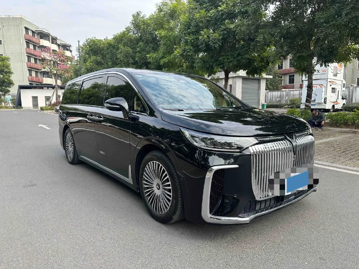 2025 Voyah Dream 1.5T 150HP L4 PHEV 41.7KWH,autocango,china used car exporter,china ev exporter,chinese used car exporter,chinese used ev exporter
