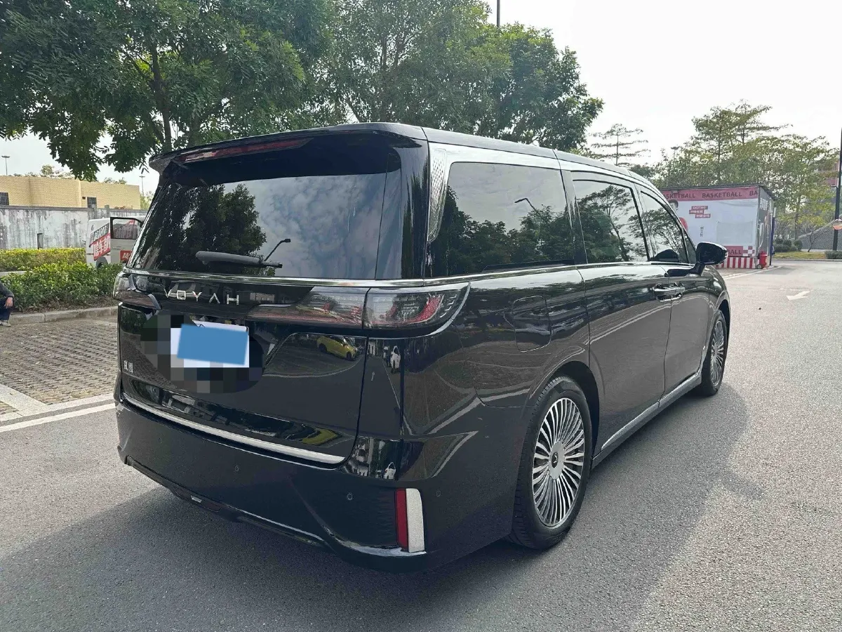 2025 Voyah Dream 1.5T 150HP L4 PHEV 41.7KWH,autocango,china used car exporter,china ev exporter,chinese used car exporter,chinese used ev exporter