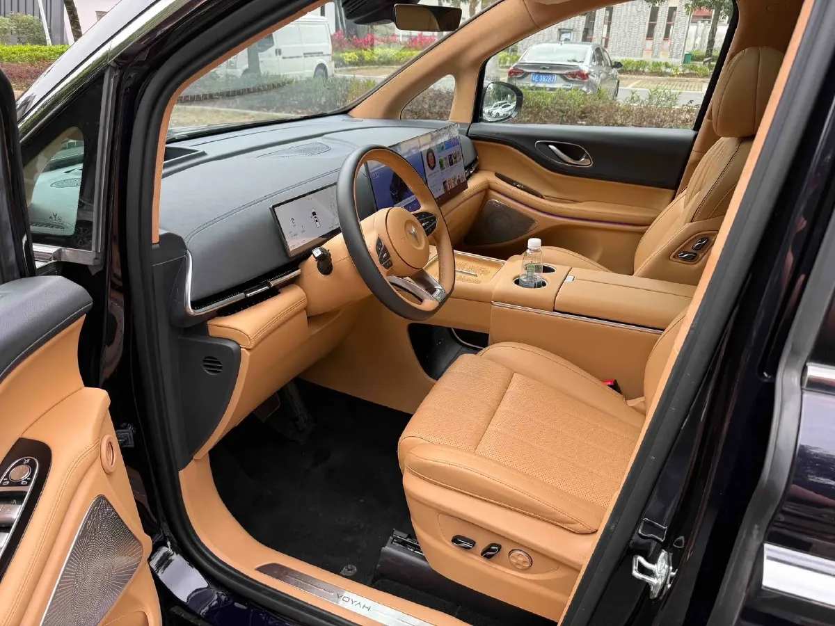 2025 Voyah Dream 1.5T 150HP L4 PHEV 41.7KWH,autocango,china used car exporter,china ev exporter,chinese used car exporter,chinese used ev exporter