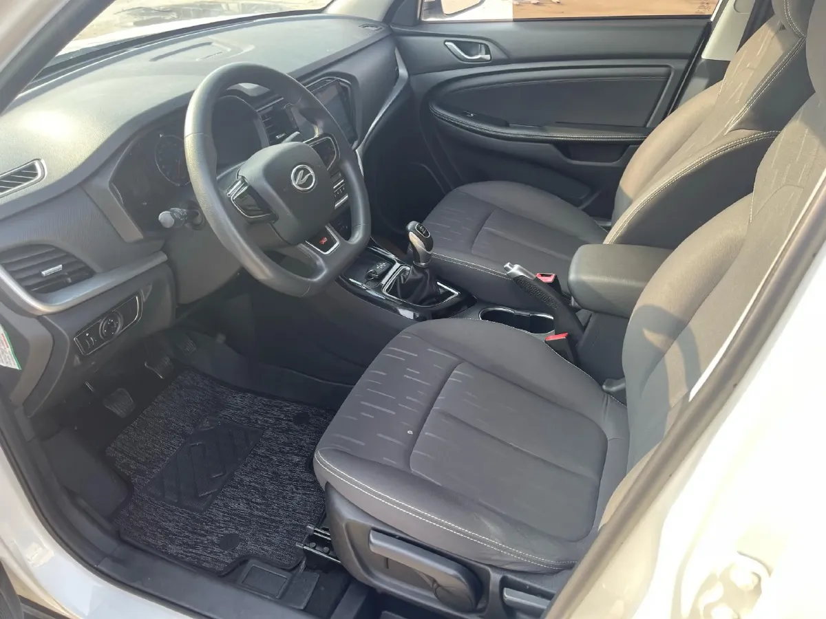 2017 Landwind X2 1.6L 125HP L4 5MT,autocango,china used car exporter,china ev exporter,chinese used car exporter,chinese used ev exporter