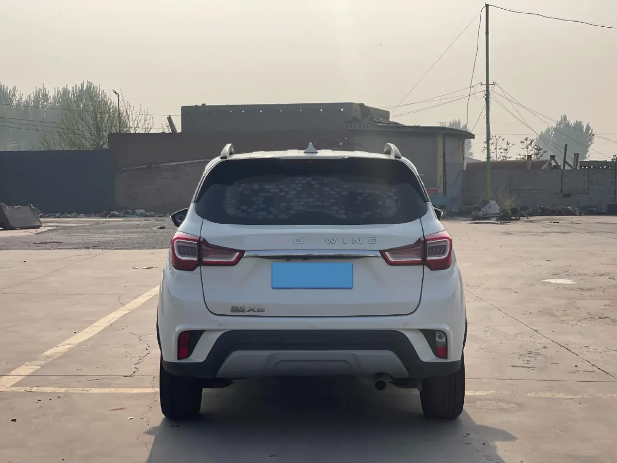 2017 Landwind X2 1.6L 125HP L4 5MT,autocango,china used car exporter,china ev exporter,chinese used car exporter,chinese used ev exporter