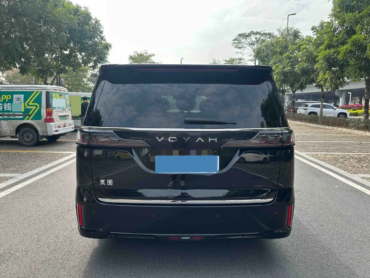 2025 Voyah Dream 1.5T 150HP L4 PHEV 41.7KWH,autocango,china used car exporter,china ev exporter,chinese used car exporter,chinese used ev exporter