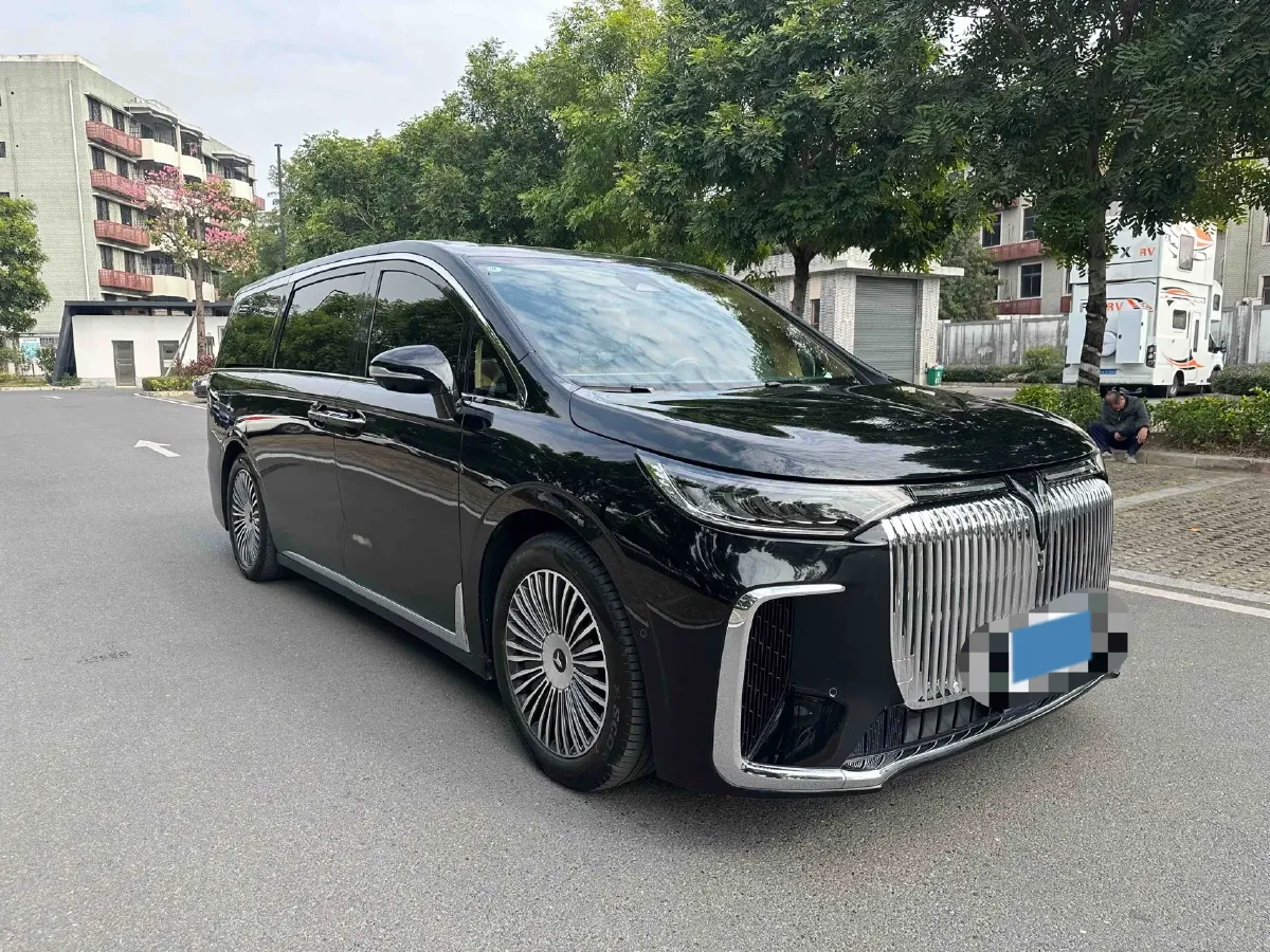 2025 Voyah Dream 1.5T 150HP L4 PHEV 41.7KWH,autocango,china used car exporter,china ev exporter,chinese used car exporter,chinese used ev exporter
