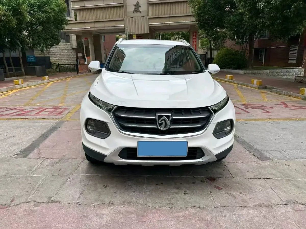 2017 BaoJun 310W 1.5L 105HP L4 6MT,autocango,china used car exporter,china ev exporter,chinese used car exporter,chinese used ev exporter