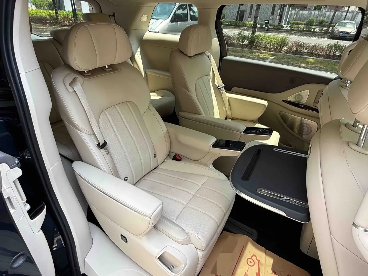 2025 Voyah Dream 1.5T 150HP L4 PHEV 41.7KWH,autocango,china used car exporter,china ev exporter,chinese used car exporter,chinese used ev exporter