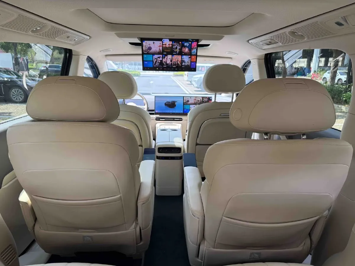 2025 Voyah Dream 1.5T 150HP L4 PHEV 41.7KWH,autocango,china used car exporter,china ev exporter,chinese used car exporter,chinese used ev exporter