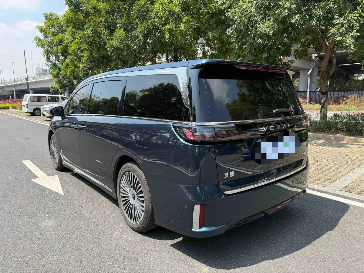 2025 Voyah Dream 1.5T 150HP L4 PHEV 41.7KWH,autocango,china used car exporter,china ev exporter,chinese used car exporter,chinese used ev exporter