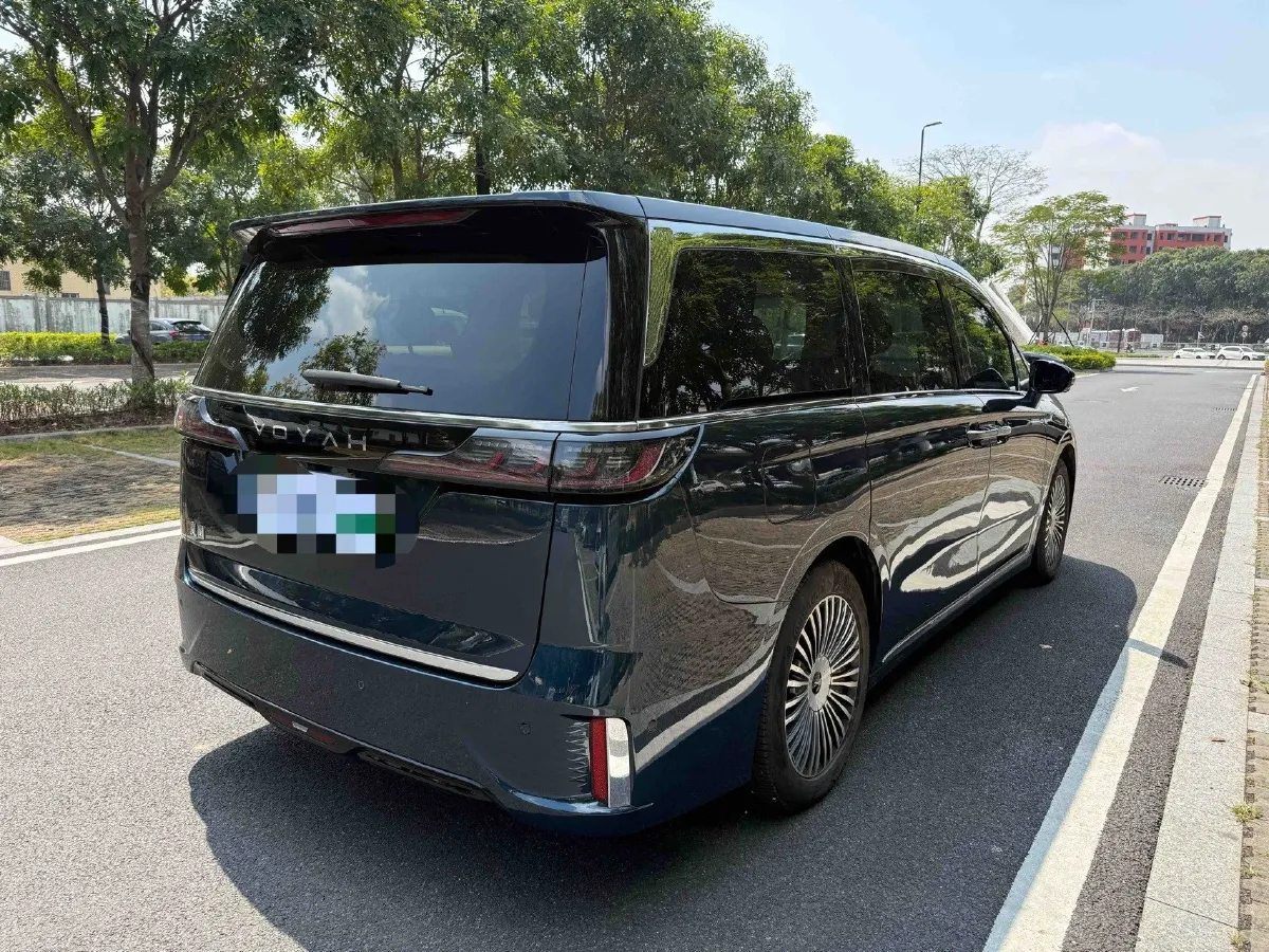 2025 Voyah Dream 1.5T 150HP L4 PHEV 41.7KWH,autocango,china used car exporter,china ev exporter,chinese used car exporter,chinese used ev exporter
