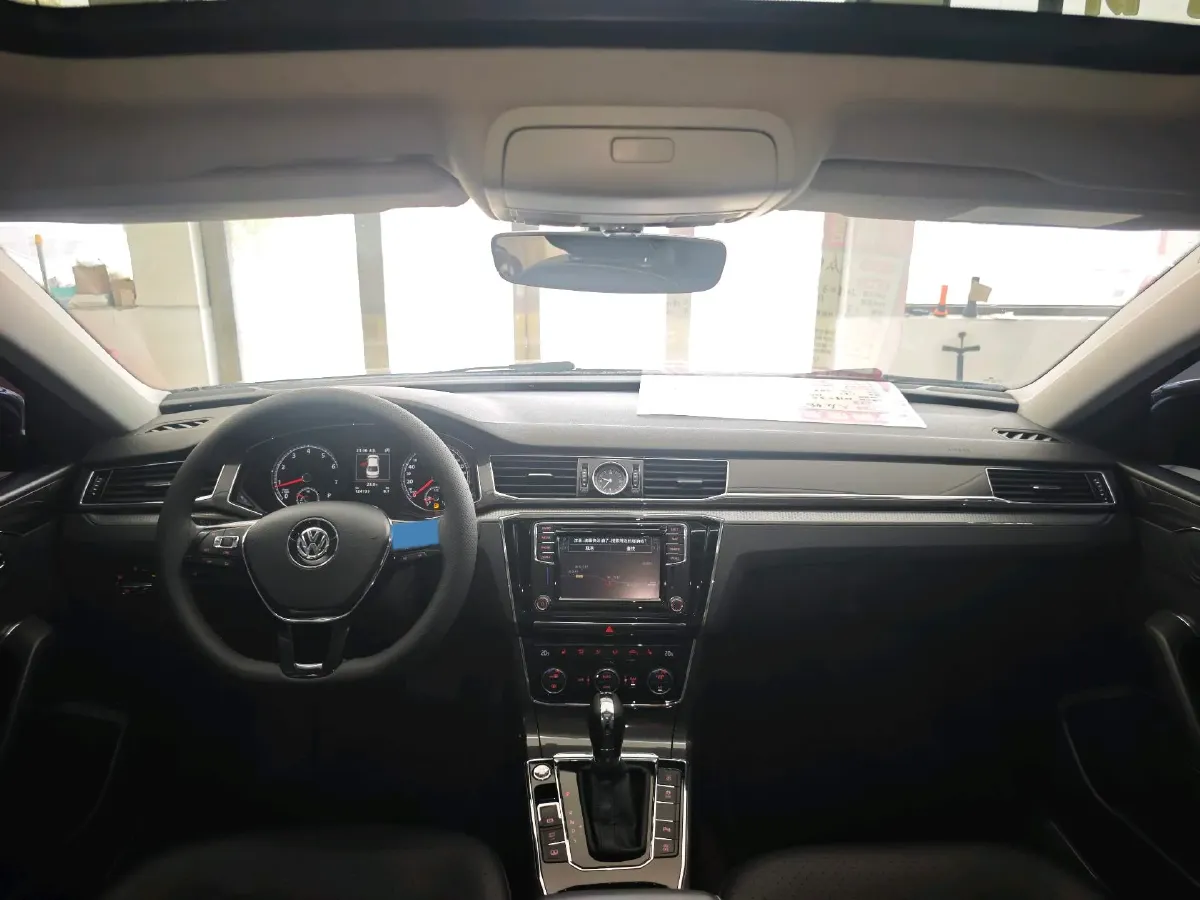 2017 Volkswagen Passat 1.8T 180HP L4 7DCT,autocango,china used car exporter,china ev exporter,chinese used car exporter,chinese used ev exporter