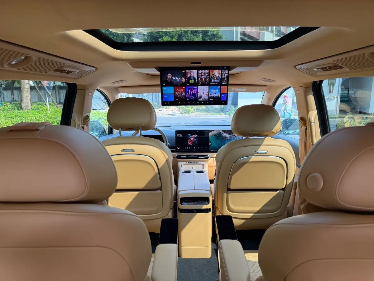 2025 Voyah Dream 1.5T 150HP L4 PHEV 41.7KWH,autocango,china used car exporter,china ev exporter,chinese used car exporter,chinese used ev exporter