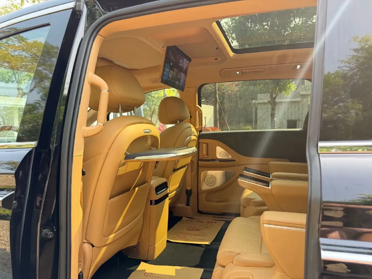 2025 Voyah Dream 1.5T 150HP L4 PHEV 41.7KWH,autocango,china used car exporter,china ev exporter,chinese used car exporter,chinese used ev exporter