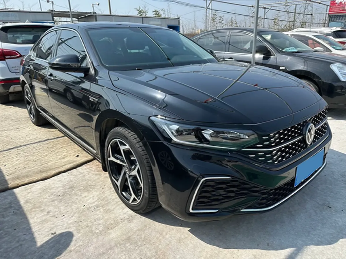 2025 Volkswagen Passat 2.0T 220HP L4 7DCT,autocango,china used car exporter,china ev exporter,chinese used car exporter,chinese used ev exporter
