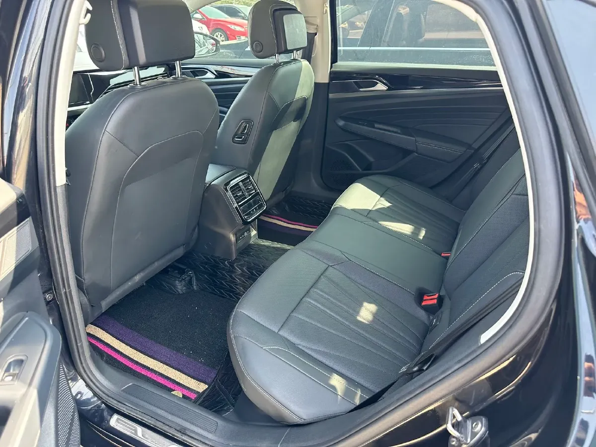 2025 Volkswagen Passat 2.0T 220HP L4 7DCT,autocango,china used car exporter,china ev exporter,chinese used car exporter,chinese used ev exporter