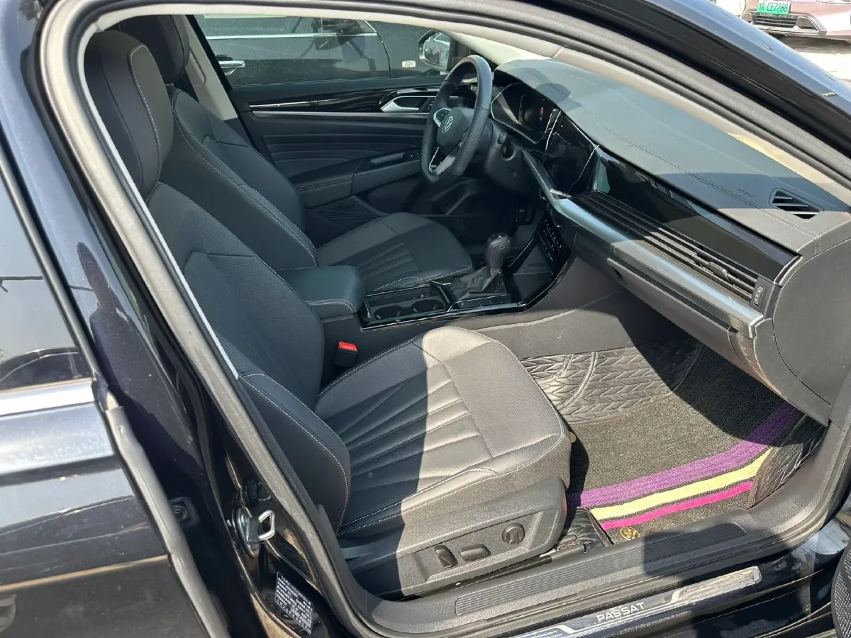 2025 Volkswagen Passat 2.0T 220HP L4 7DCT,autocango,china used car exporter,china ev exporter,chinese used car exporter,chinese used ev exporter