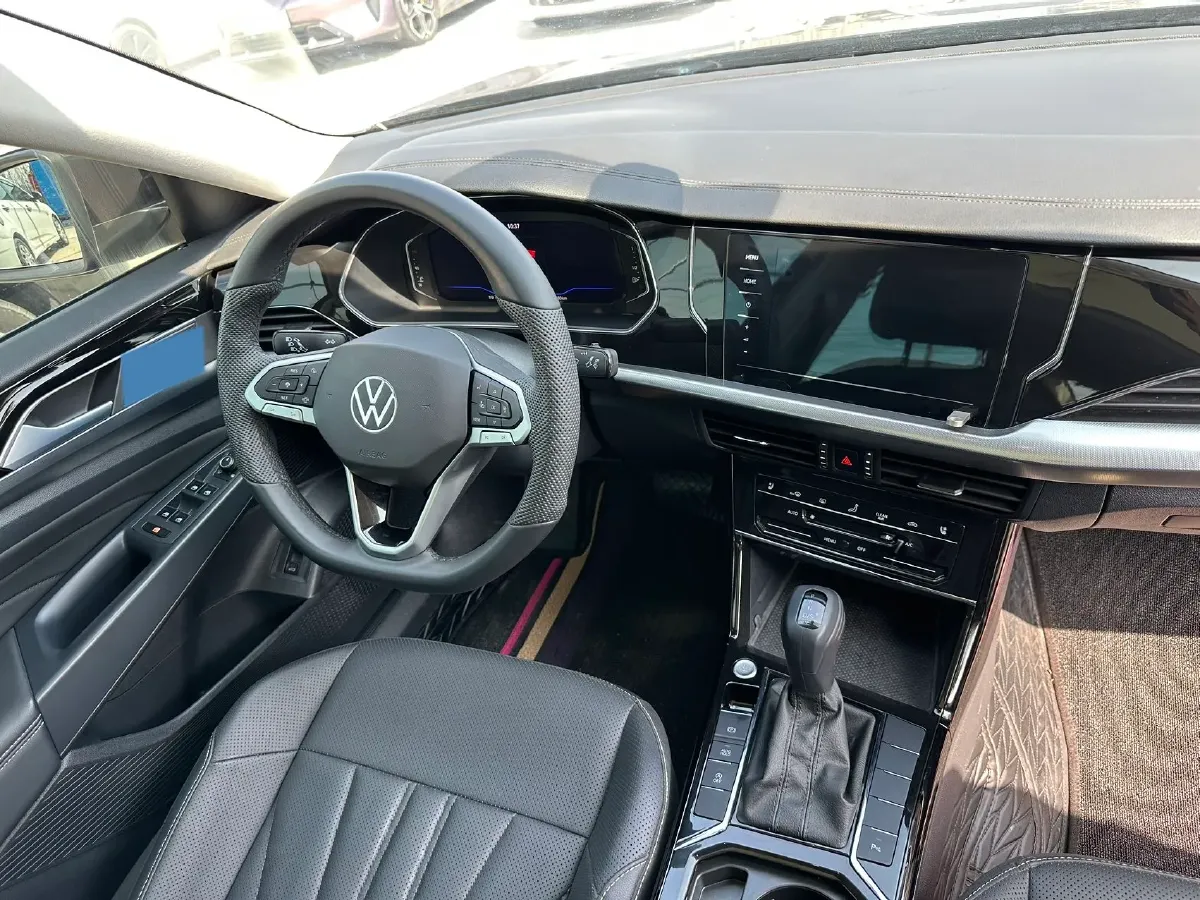 2025 Volkswagen Passat 2.0T 220HP L4 7DCT,autocango,china used car exporter,china ev exporter,chinese used car exporter,chinese used ev exporter