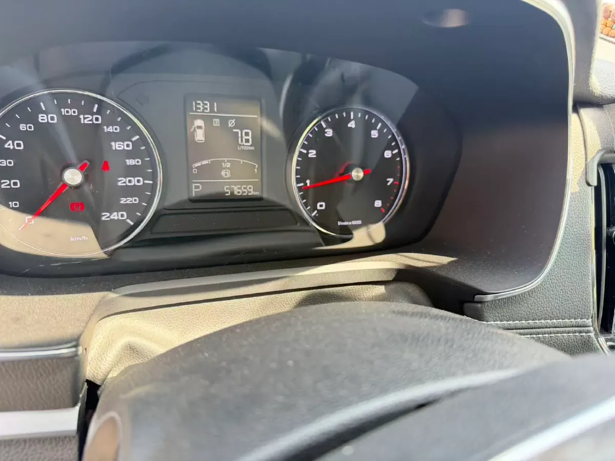 2020 Roewe i6 1.5T 169HP L4 7DCT,autocango,china used car exporter,china ev exporter,chinese used car exporter,chinese used ev exporter