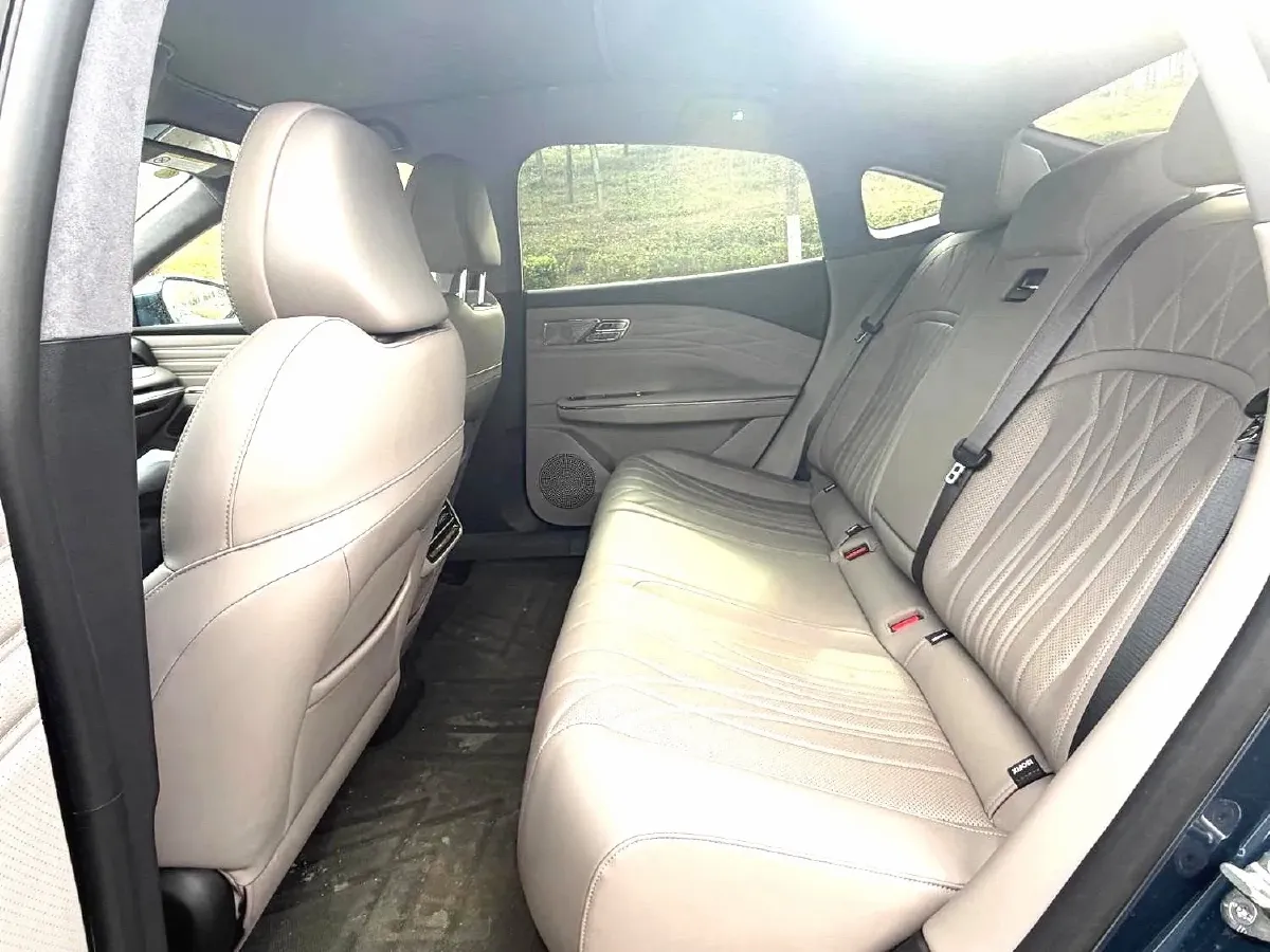 2025 Geely Galaxy Starshine 8 1.5T 163HP L4 3DHT PHEV 27.69KWH,autocango,china used car exporter,china ev exporter,chinese used car exporter,chinese used ev exporter