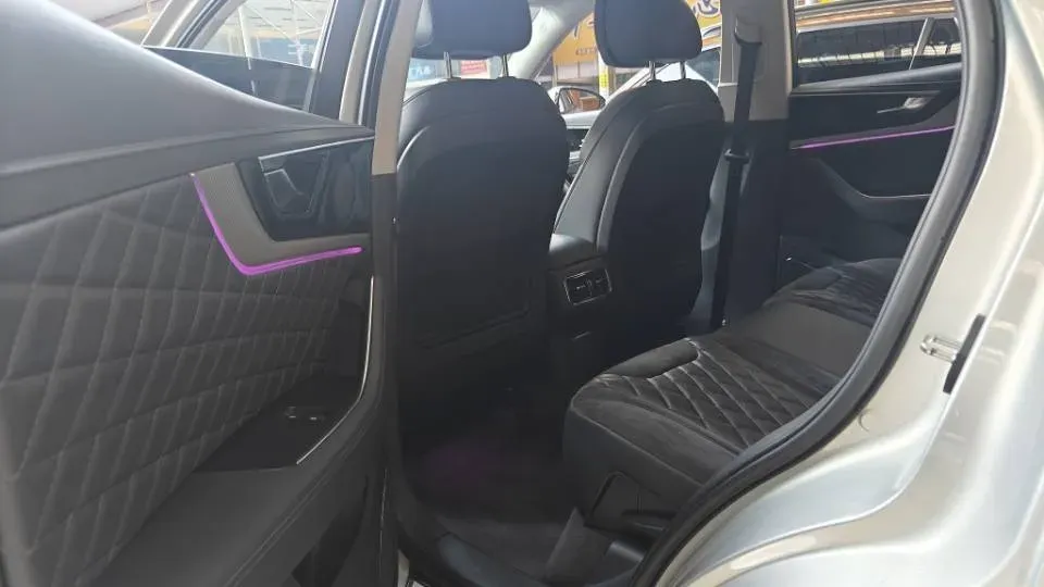 2019 HongQi HS5 2.0T 224HP L4 6AT,autocango,china used car exporter,china ev exporter,chinese used car exporter,chinese used ev exporter